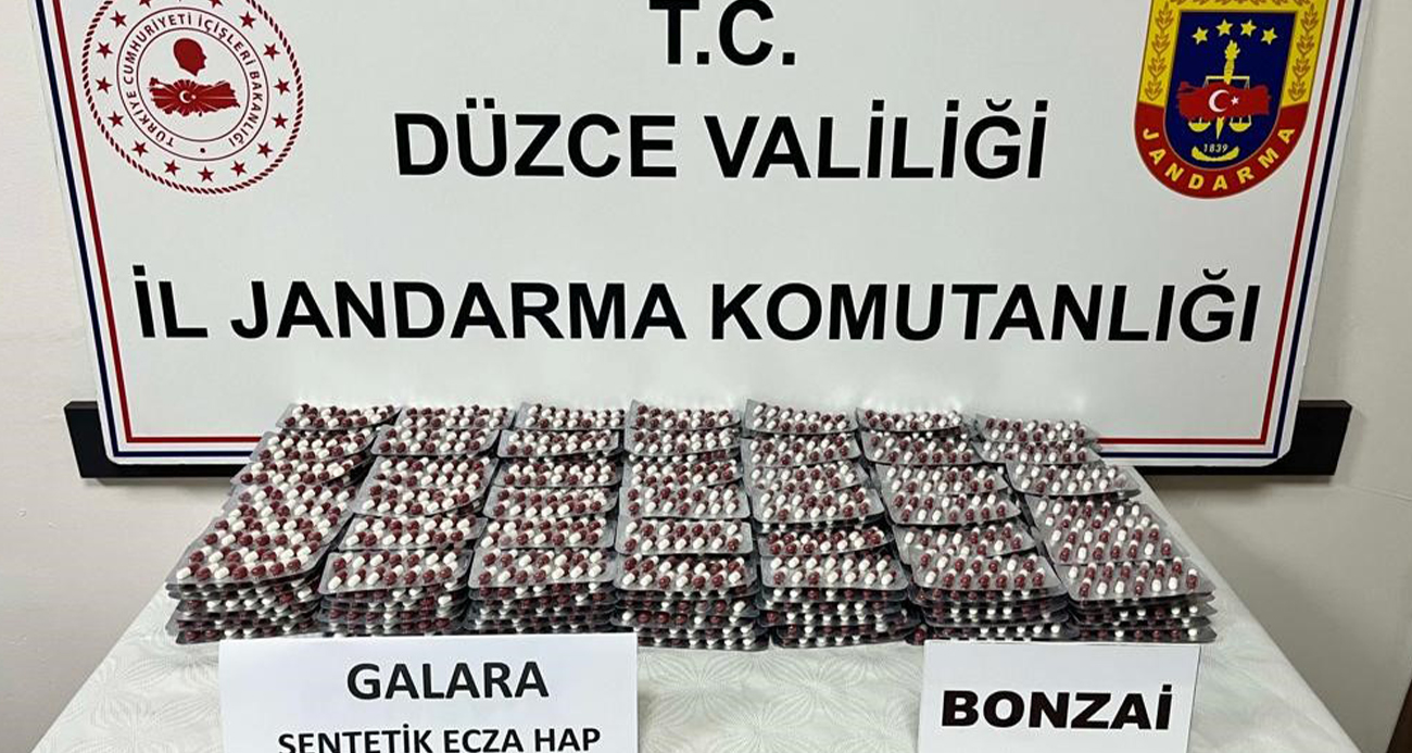 Düzcede bir araçtan 4 bin 102 adet uyuşturucu hap çıktı