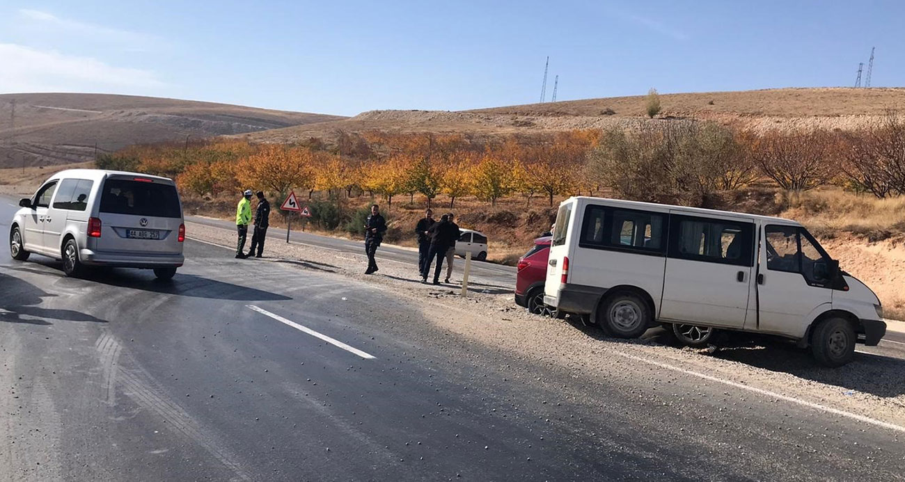 Malatyada otomobil ile minibüs çarpıştı 5 yaralı