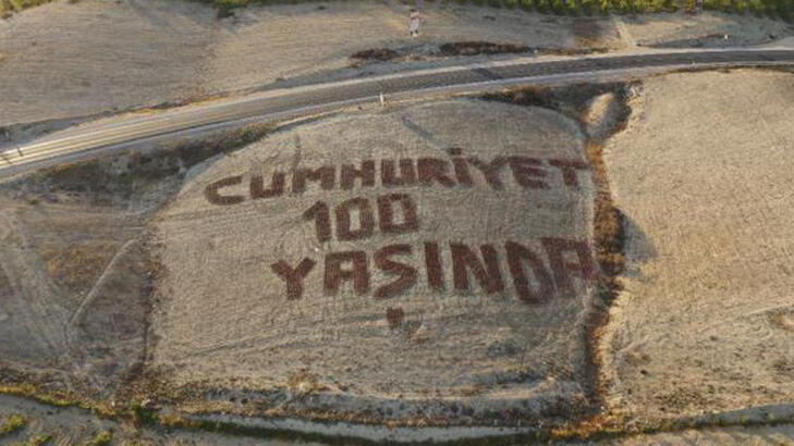 Ziraat mühendisi tarlaya Cumhuriyet 100 yaşında yazdı