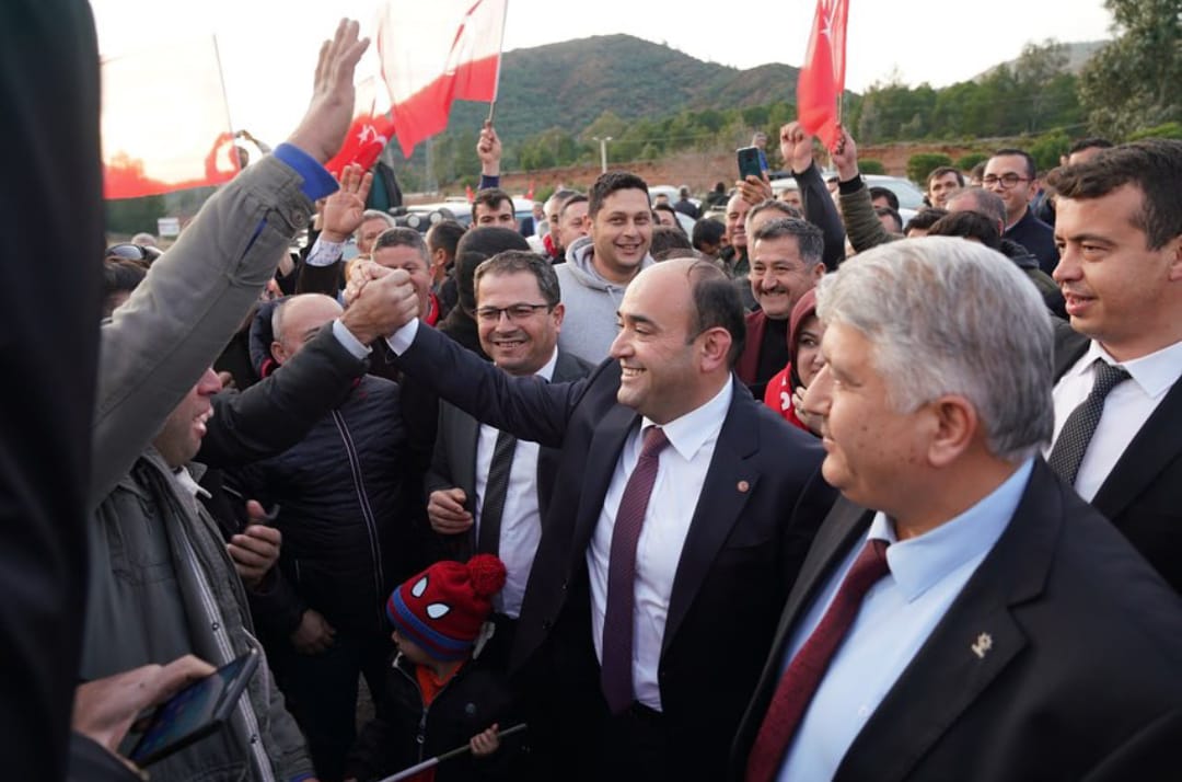 Seydikemer'deki Abartılı Adaylık Kutlamasına Vatandaştan Tepki Geldi