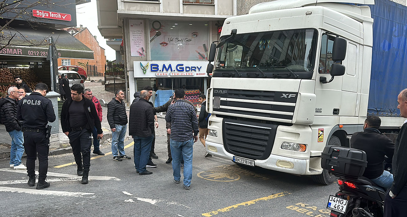 Ukraynadan bin 500 kilometre yol geldi Kağıthanede kaza yaptı Tırla yaşlı adama çarptı