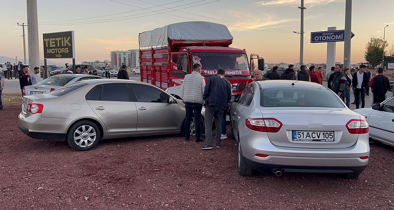 5 aracı hurdaya çeviren kamyonet sürücüsü kayıplara karıştı