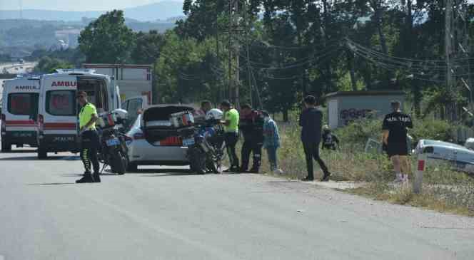 Otomobil su kanalına sürüklendi 7 yaralı