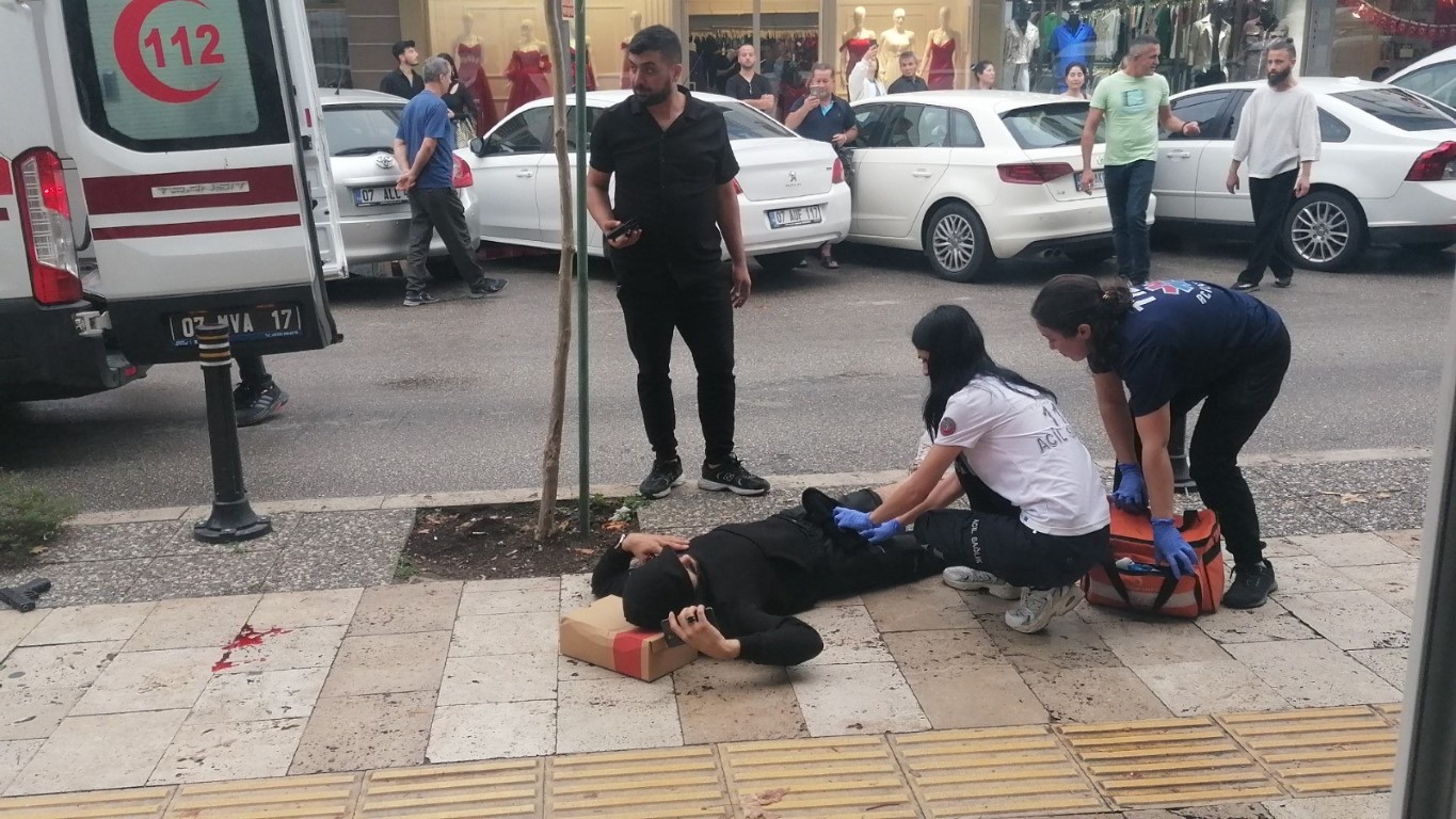 Belindeki silah yürürken ateş alınca yere yığıldı o anlar kamerada