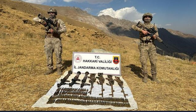 Hakkari kırsalında silah ve mühimmat ele geçirildi