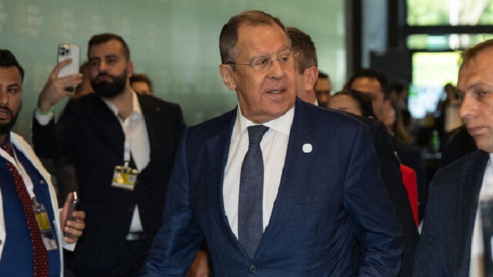 Rusya Dışişleri Bakanı Lavrov, Macron'un Ukrayna'ya asker gönderebilecekleri açıklamasına gülerek cevap verdi