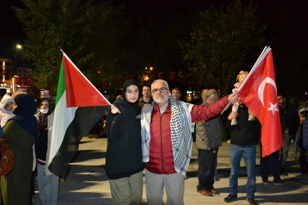 Keşanda İsrail protesto edilirken İsrail ürünlerinin boykot edilmesi çağrısı yapıldı