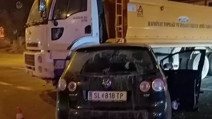 Kırşehirde hafriyat kamyonu ile otomobil çarpıştı 3 yaralı