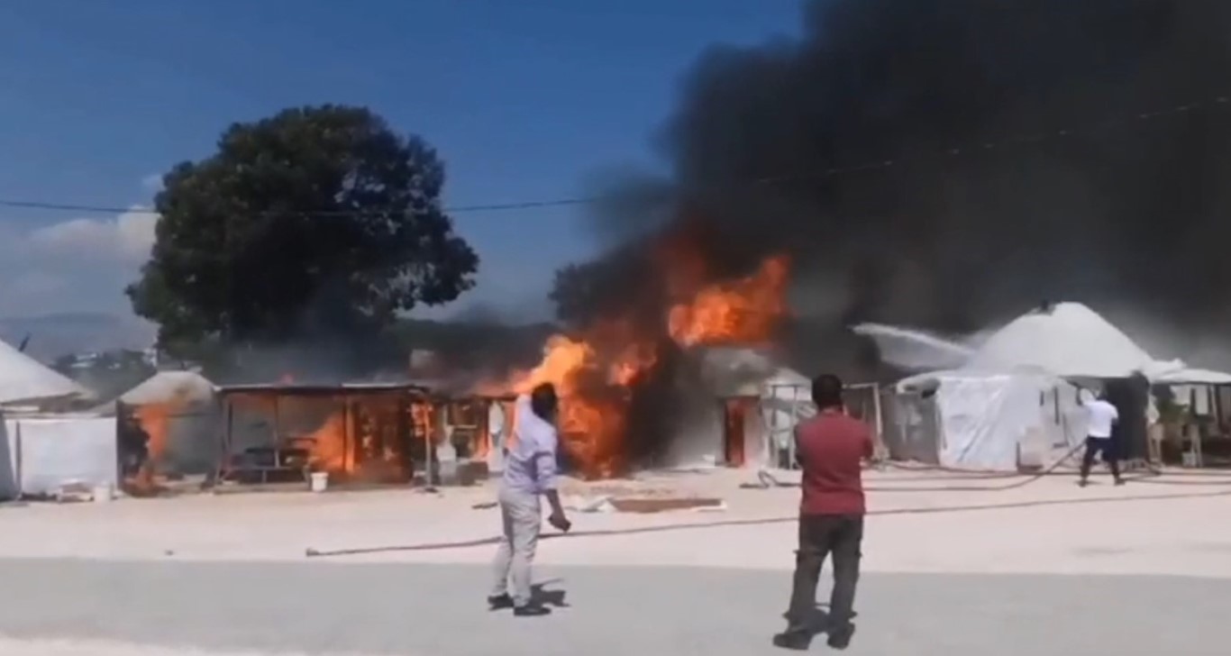 Oba çadırında yangın ve patlama meydana geldi 12 çadır kül oldu