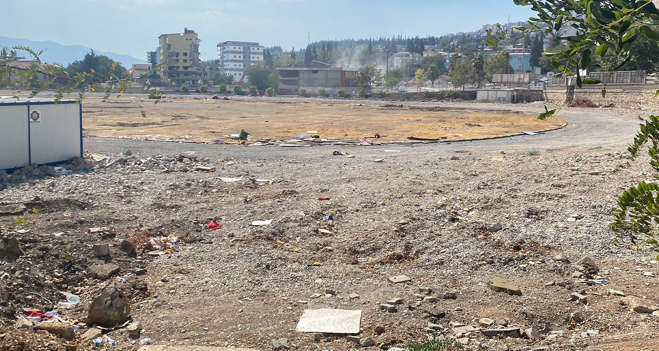 Depremden önce futbol sahası, şimdi ise boş bir arazi