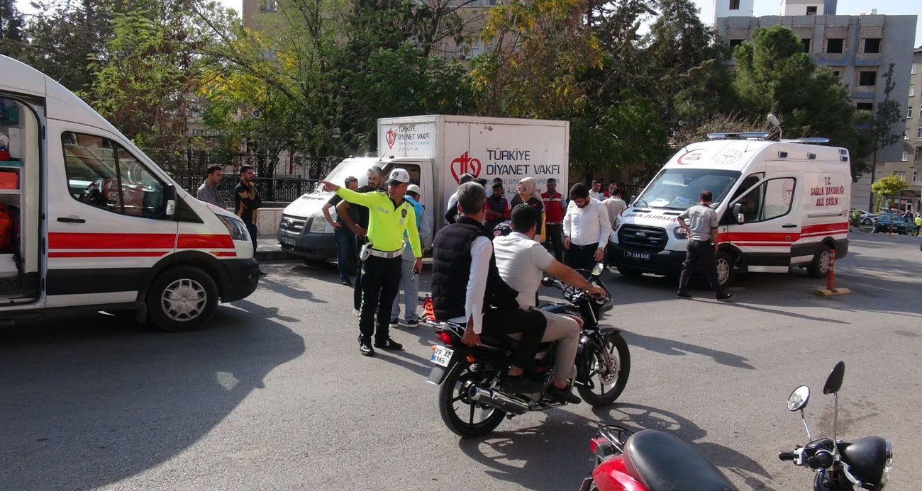 Kiliste kamyonet ile motosiklet çarpıştı 3 yaralı