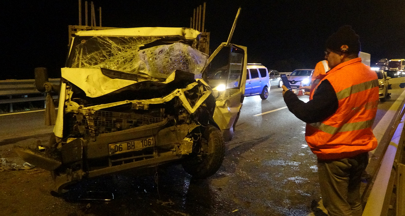 TEMde kamyonet kaza yaptı 10 kilometre araç kuyruğu oluştu