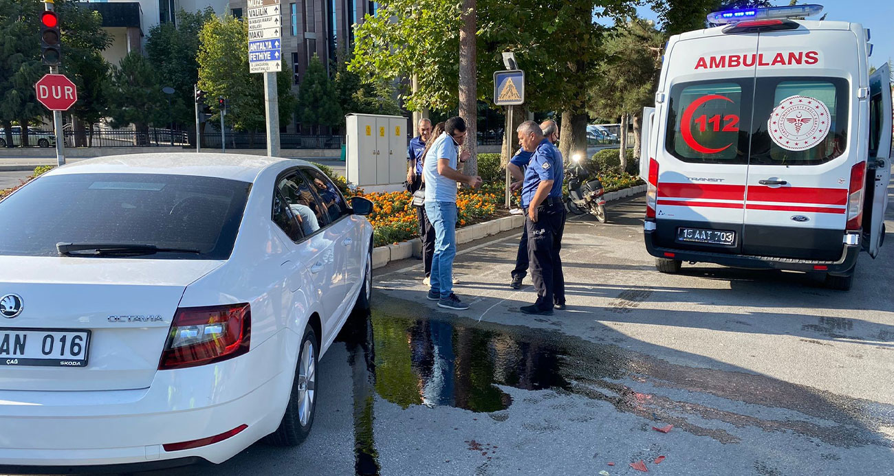 Burdurda elektrikli bisiklet ile otomobil çarpıştı 4 yaralı