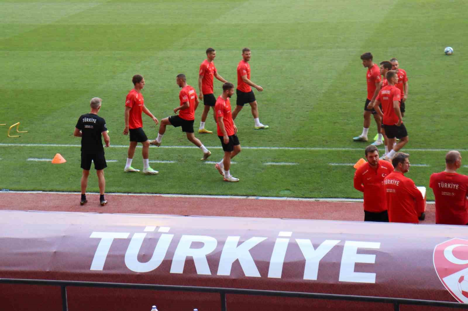 A Milli Futbol Takımı Japonya maçı hazırlıklarına başladı