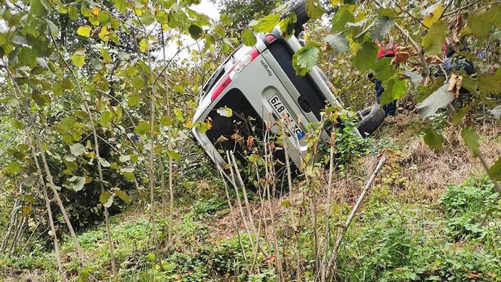 Kamyonet fındık bahçesine devrildi 1 ölü 1 yaralı