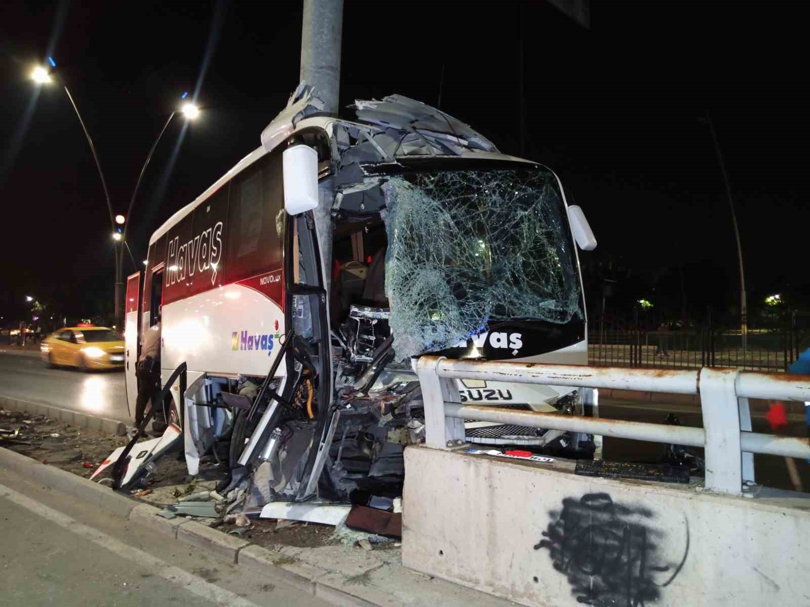 Adana'da Midibüs Kazası 5 Kişi Yaralandı