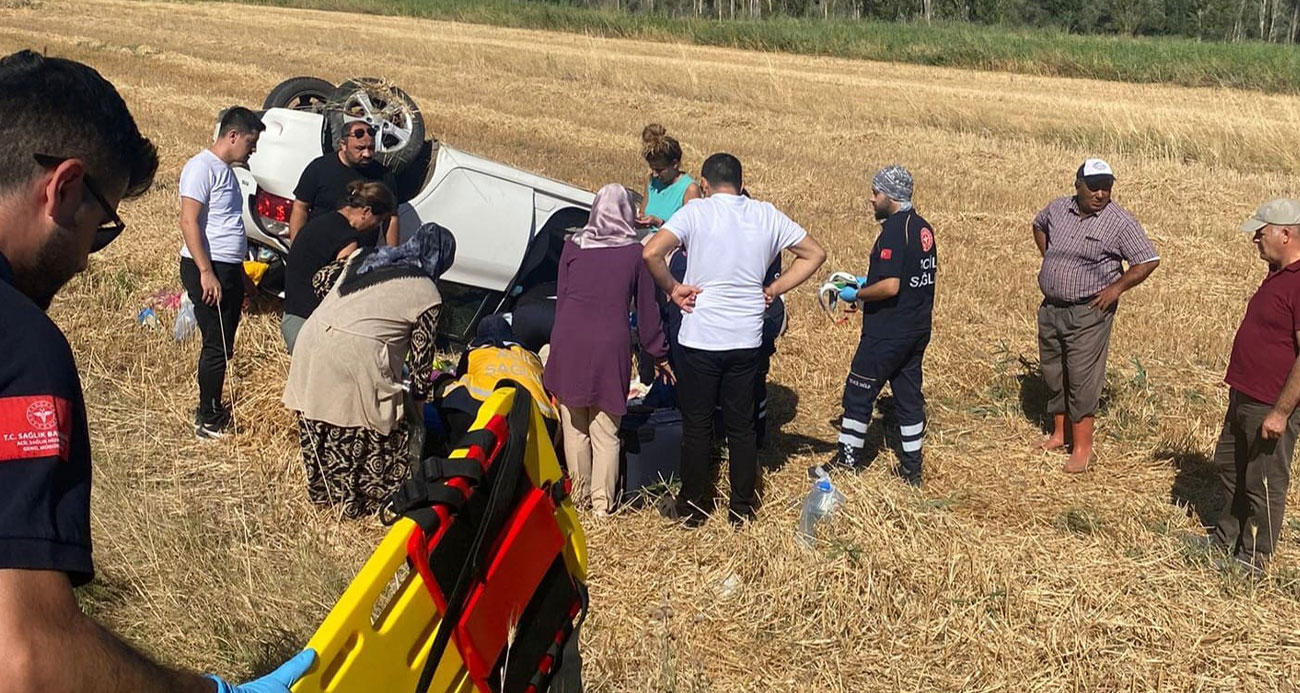 Takla atan otomobil tarlaya devrildi 4 yaralı