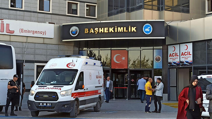 Hasta yakınları tarafından darbedilen asistan doktor yoğun bakımda